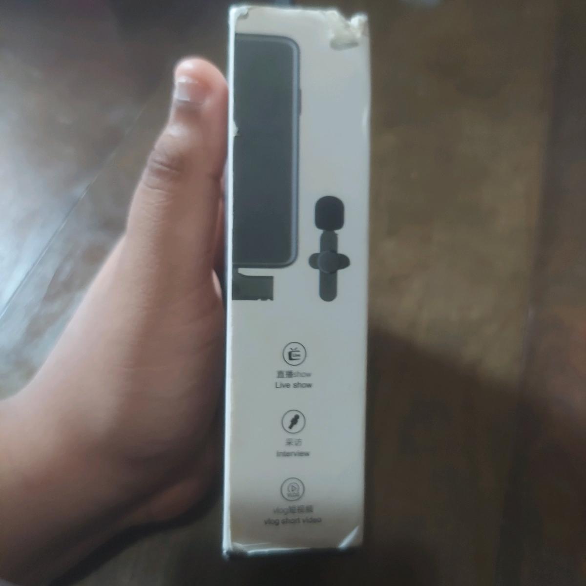 A very good 24GHz wireless microphone it includes a charger - New York, New York - FleaMarketBay
