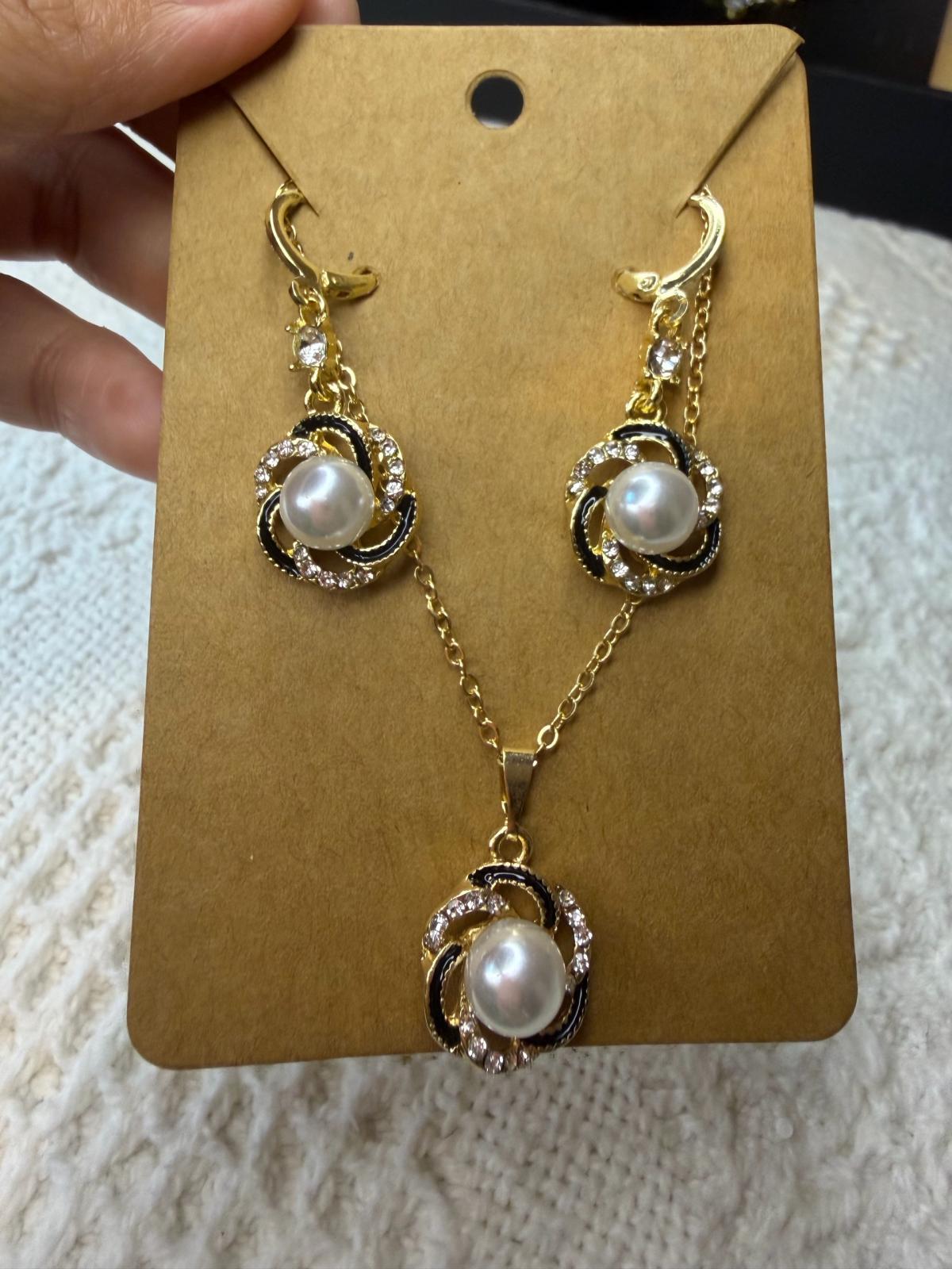 Pearl necklace and Earrings Set - Canton, Georgia - FleaMarketBay