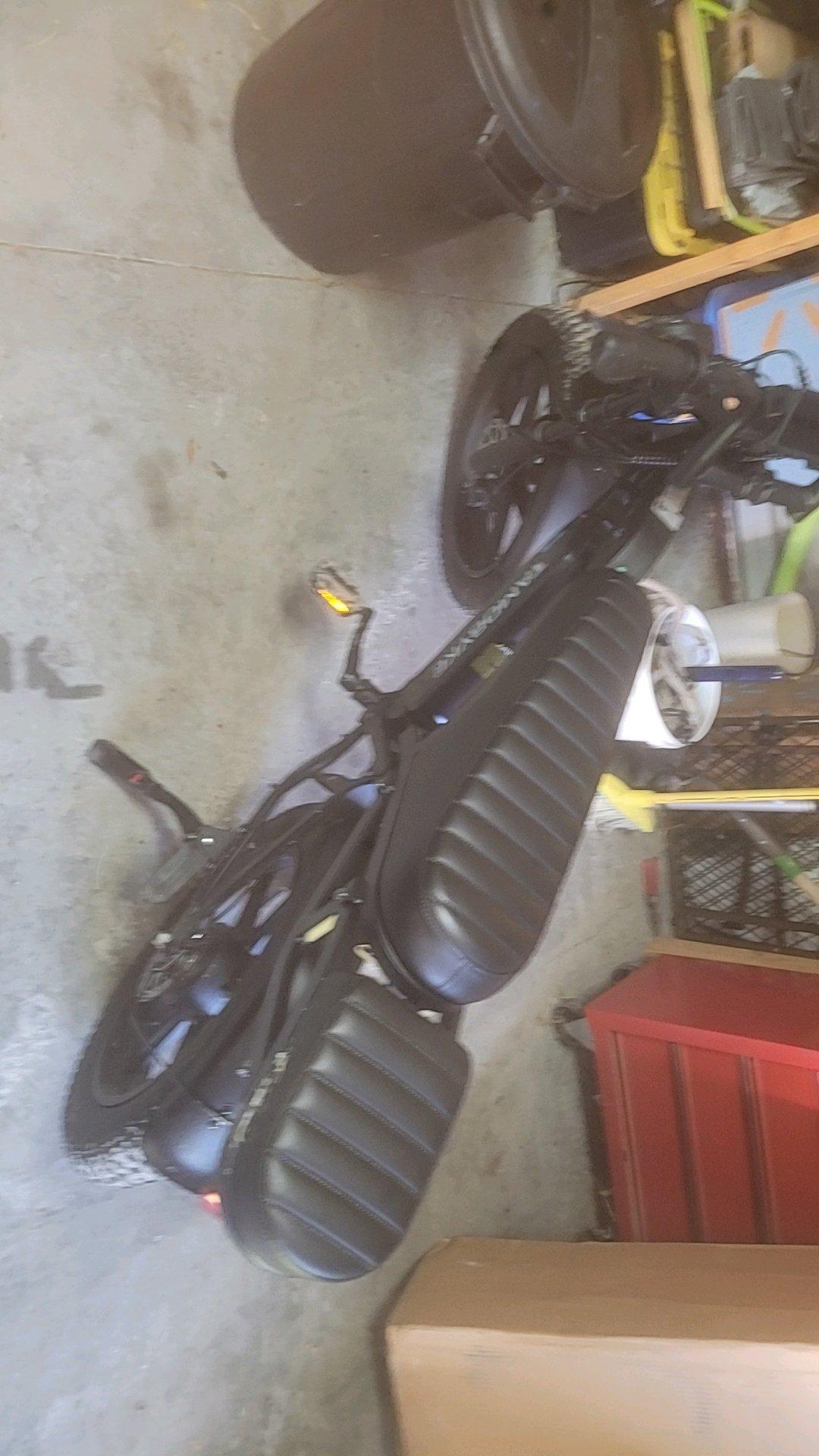 black ebike cruiser - Williston, Florida - FleaMarketBay