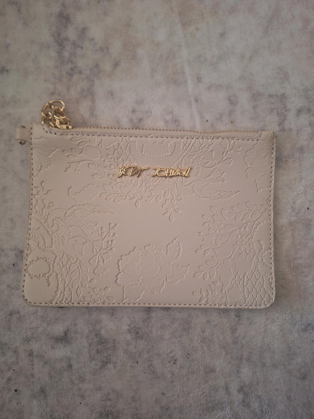 Black and White Large and Small Coin Purse - Hazleton, Pennsylvania - FleaMarketBay