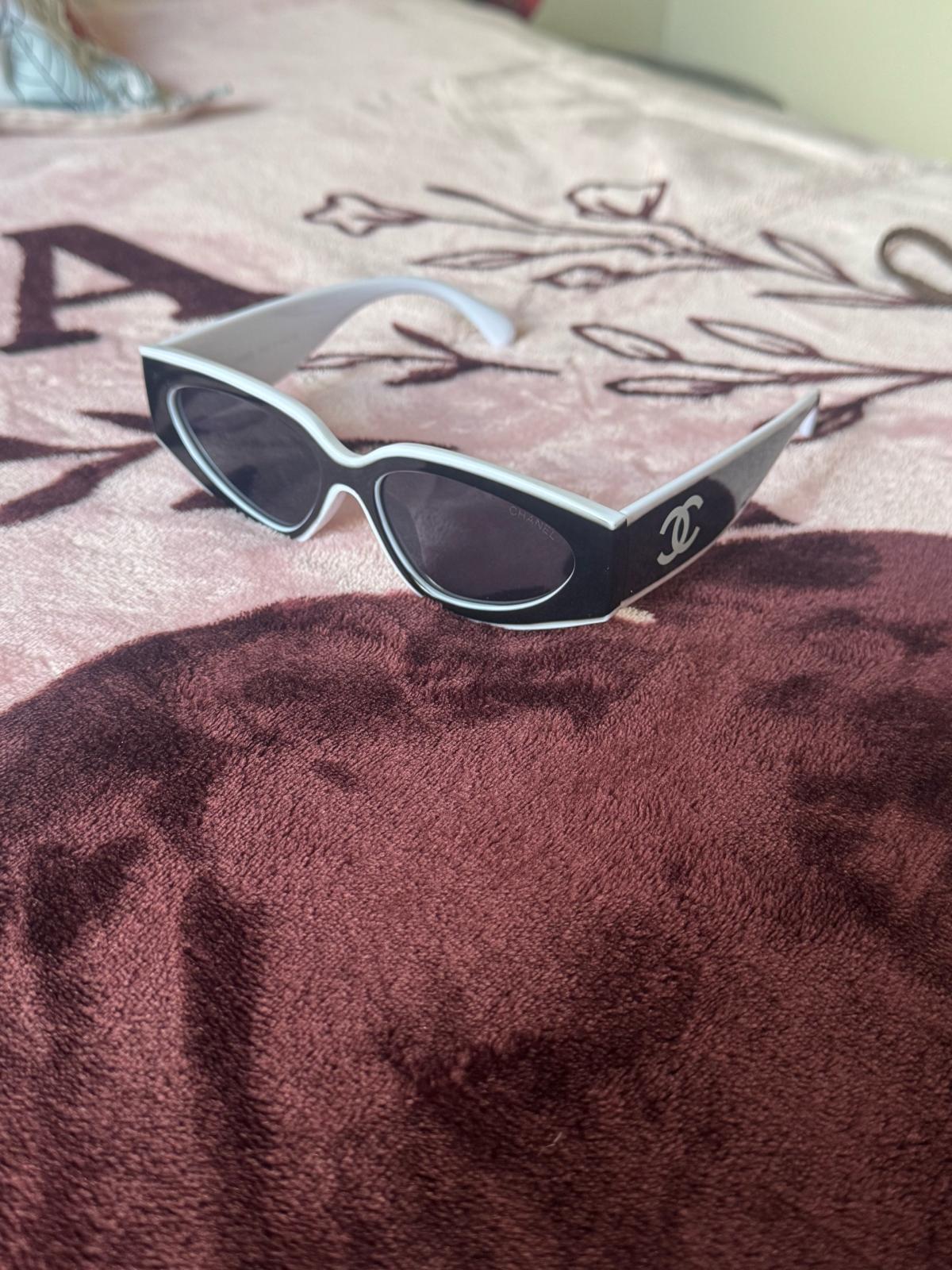hermosas gafas de estilo nuevas en su caja - Louisville, Kentucky - FleaMarketBay