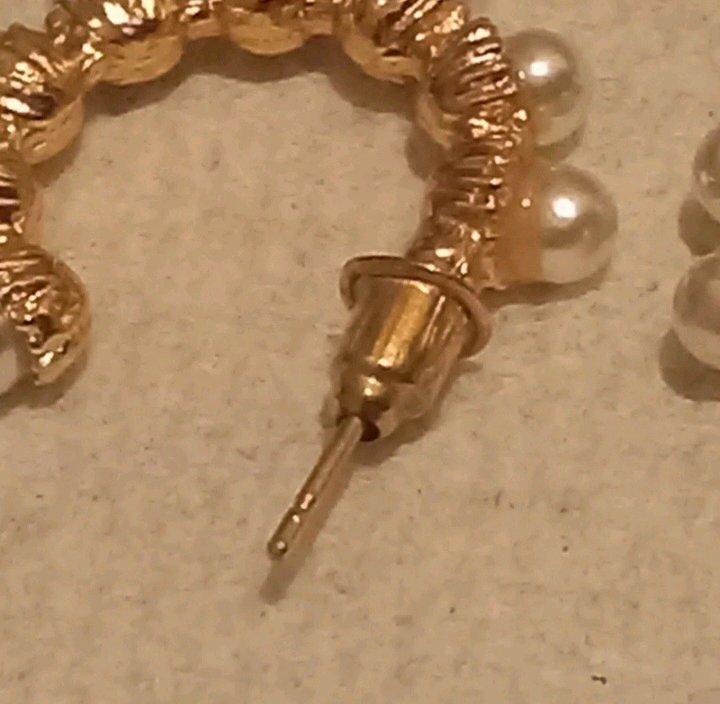 gold tone earrings - Ogden, Utah - FleaMarketBay