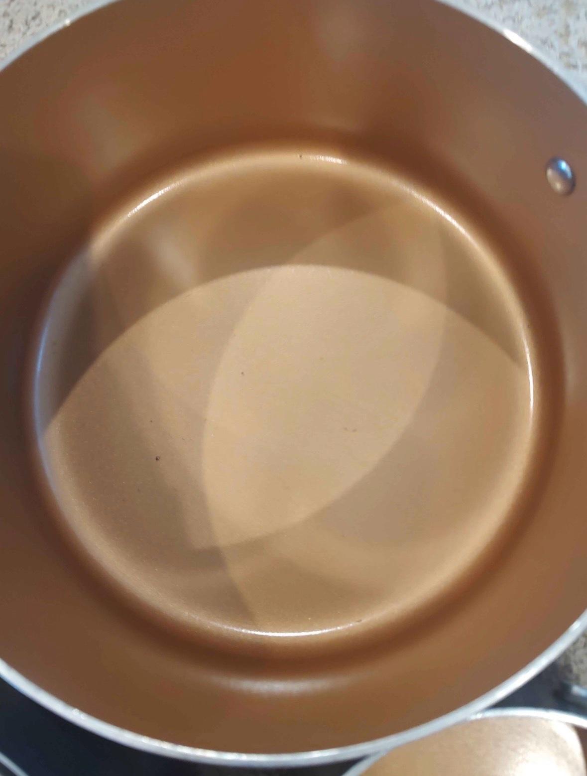 Gold pot set good condition - Addieville, Illinois - FleaMarketBay