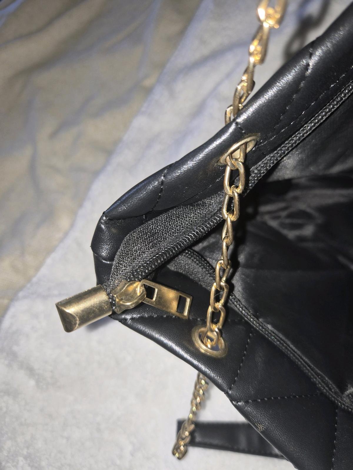 Black shoulder or crossbody meduim hang bag - Hawthorne, California - FleaMarketBay