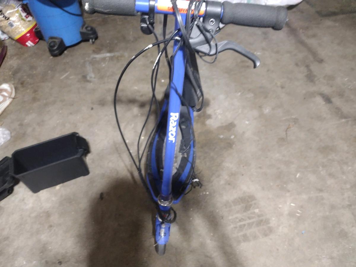 electric scoote   broken - Adelanto, California - FleaMarketBay