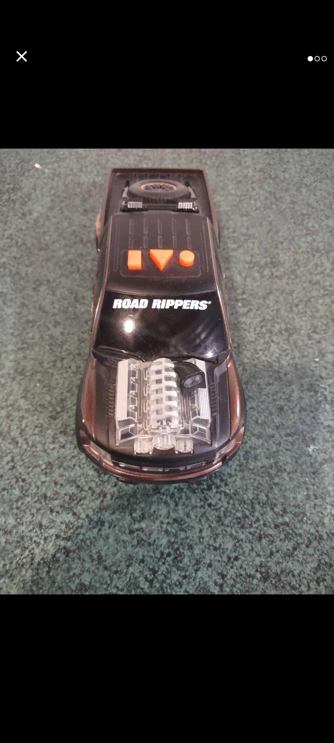 Road Rippers Light and Sound Motorized Truck - Painesville, Ohio - FleaMarketBay