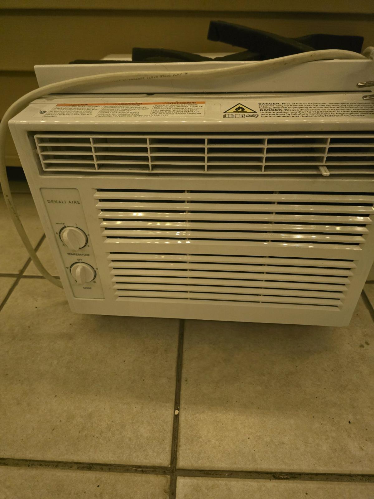 ac small window - Cleveland, Ohio - FleaMarketBay