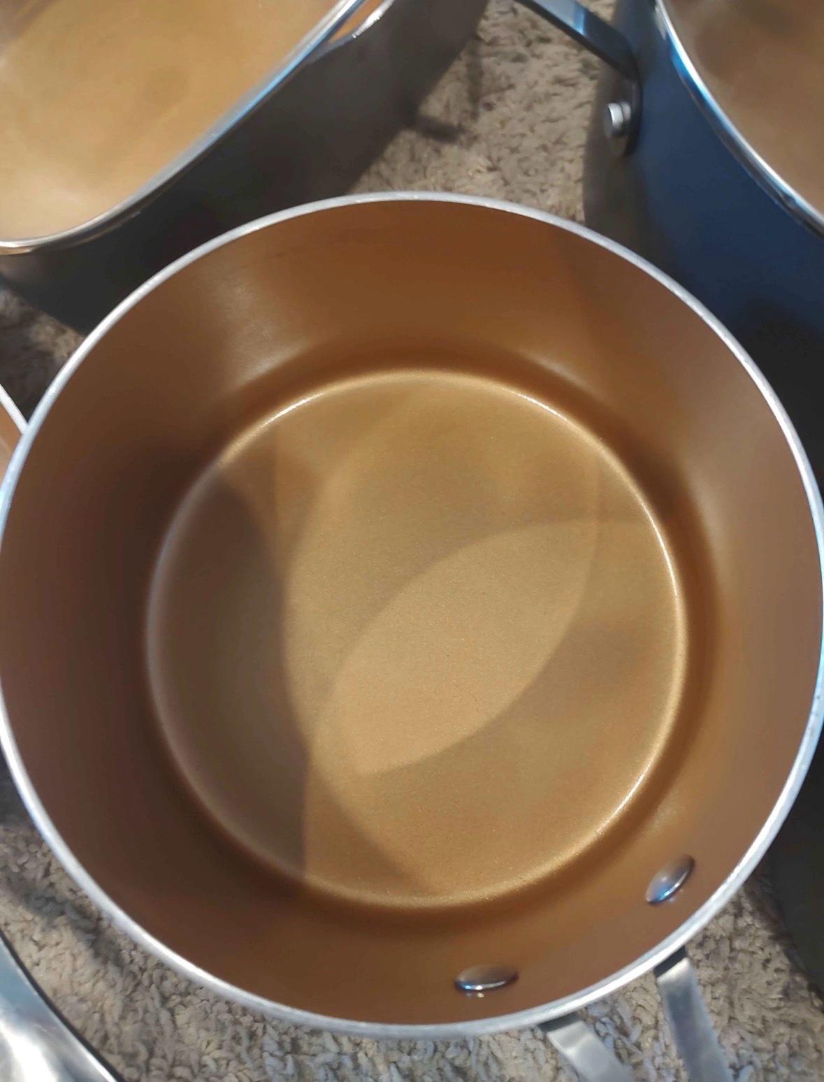 Gold pot set good condition - Addieville, Illinois - FleaMarketBay
