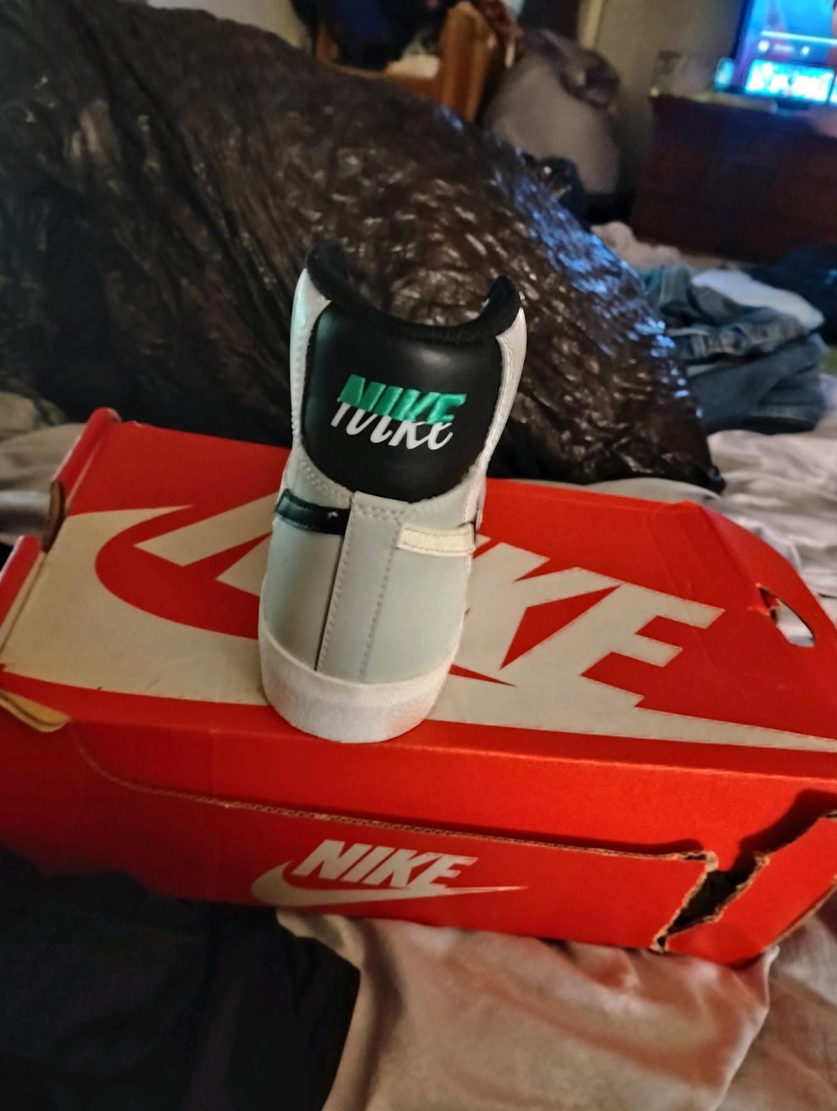 brand new pair of Nikes size 3 - Cartersville, Georgia - FleaMarketBay