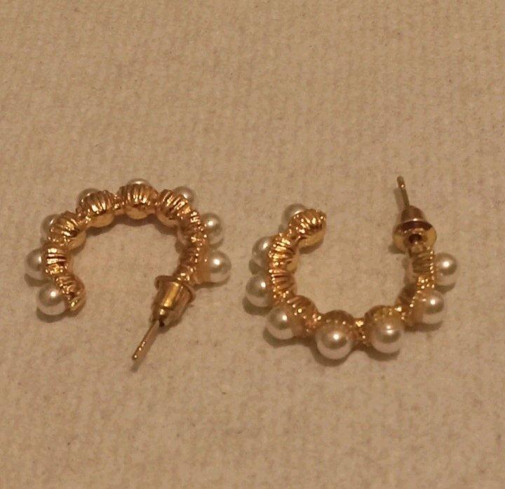 gold tone earrings - Ogden, Utah - FleaMarketBay