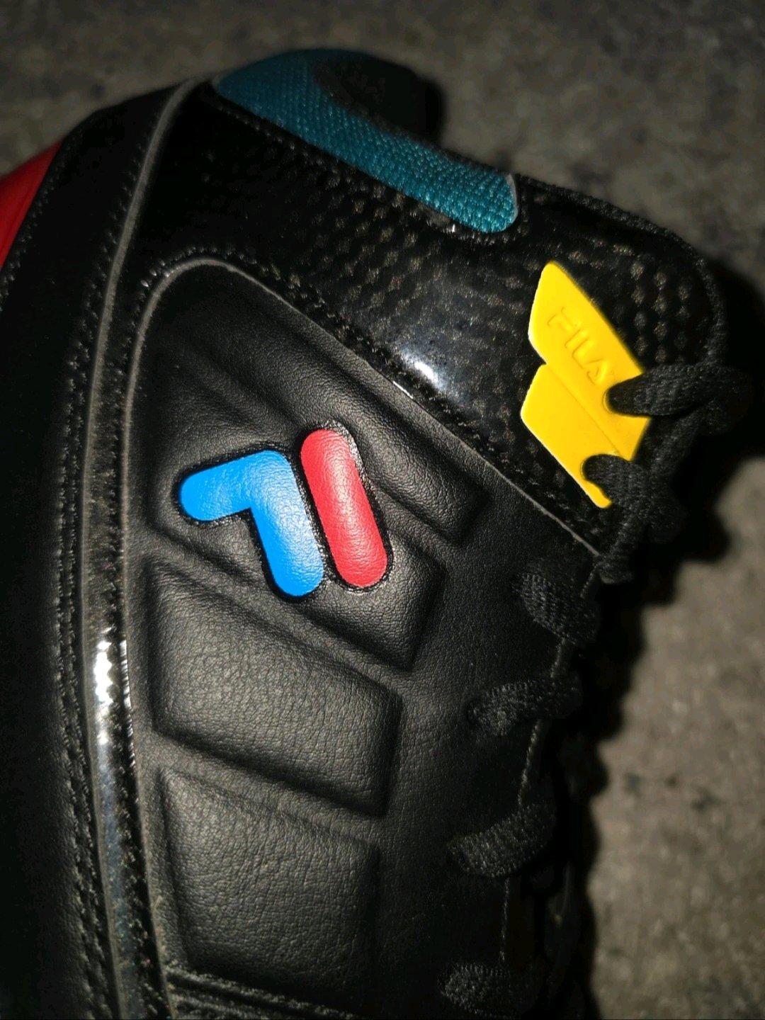 multicolor sneakers - Upper Darby, Pennsylvania - FleaMarketBay
