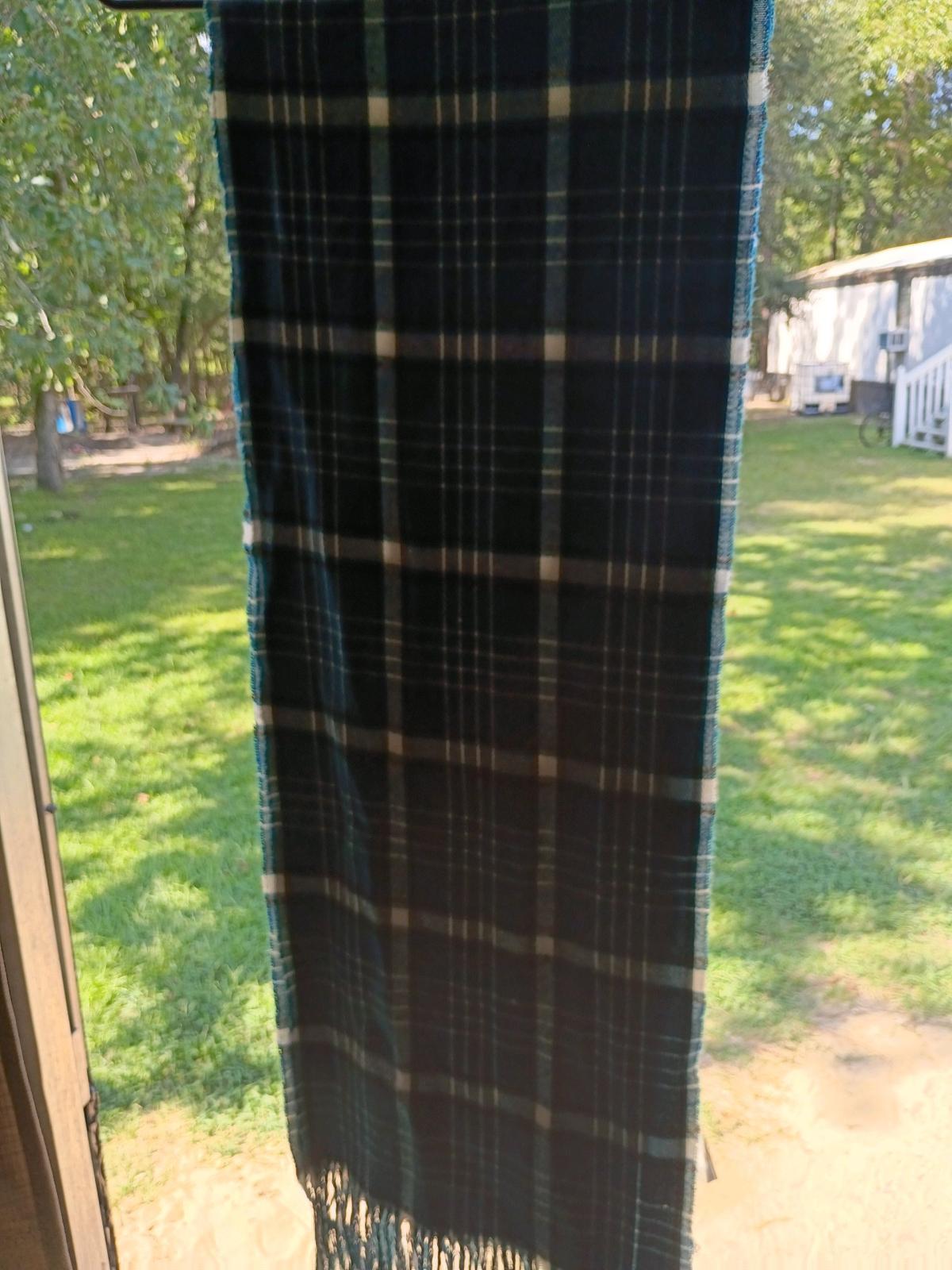A Nice Womens New Plaid Scarf - Swansea, South Carolina - FleaMarketBay