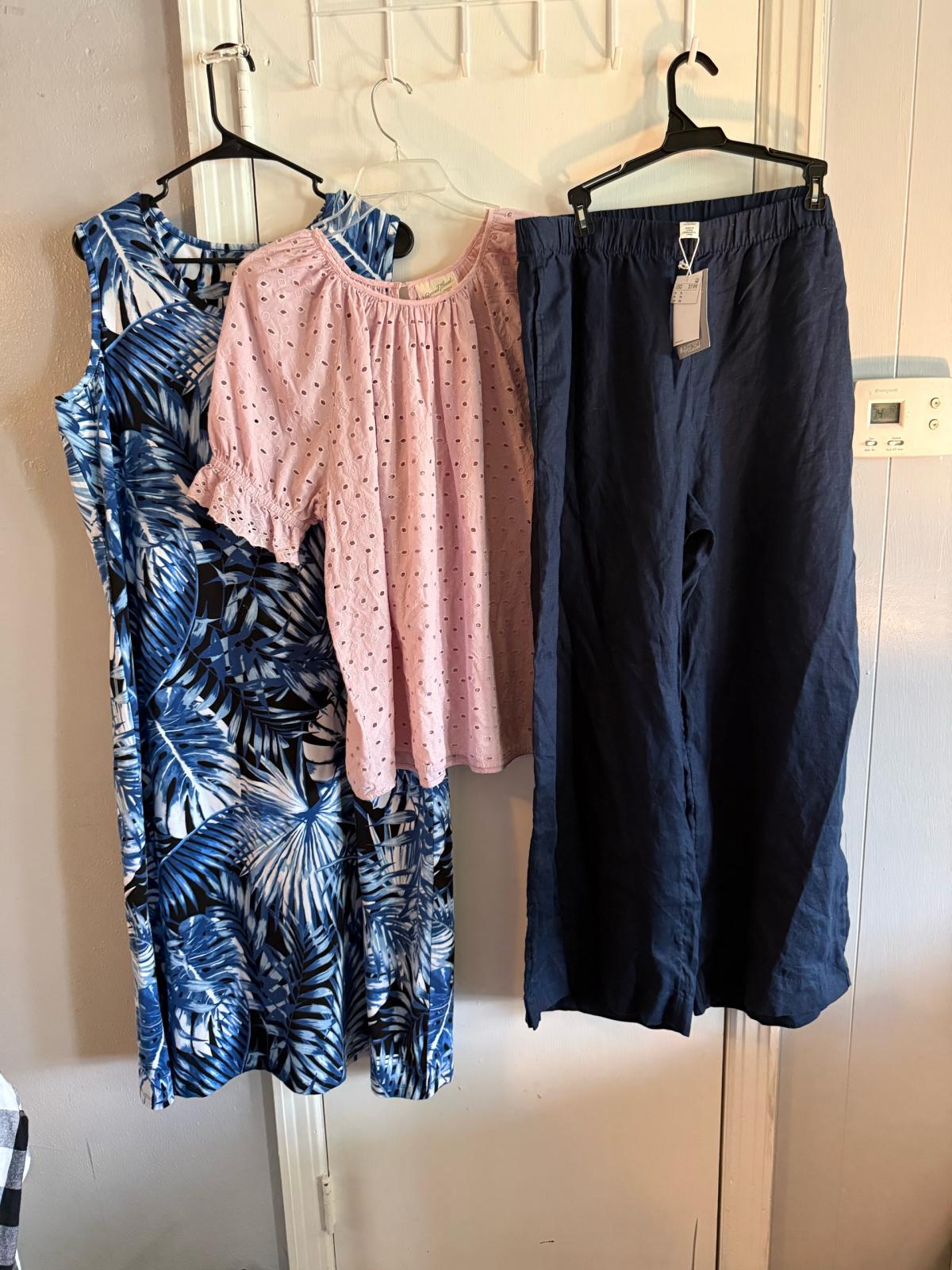 two outfits womens dress and then a top and matching real l - Achilles, Virginia - FleaMarketBay