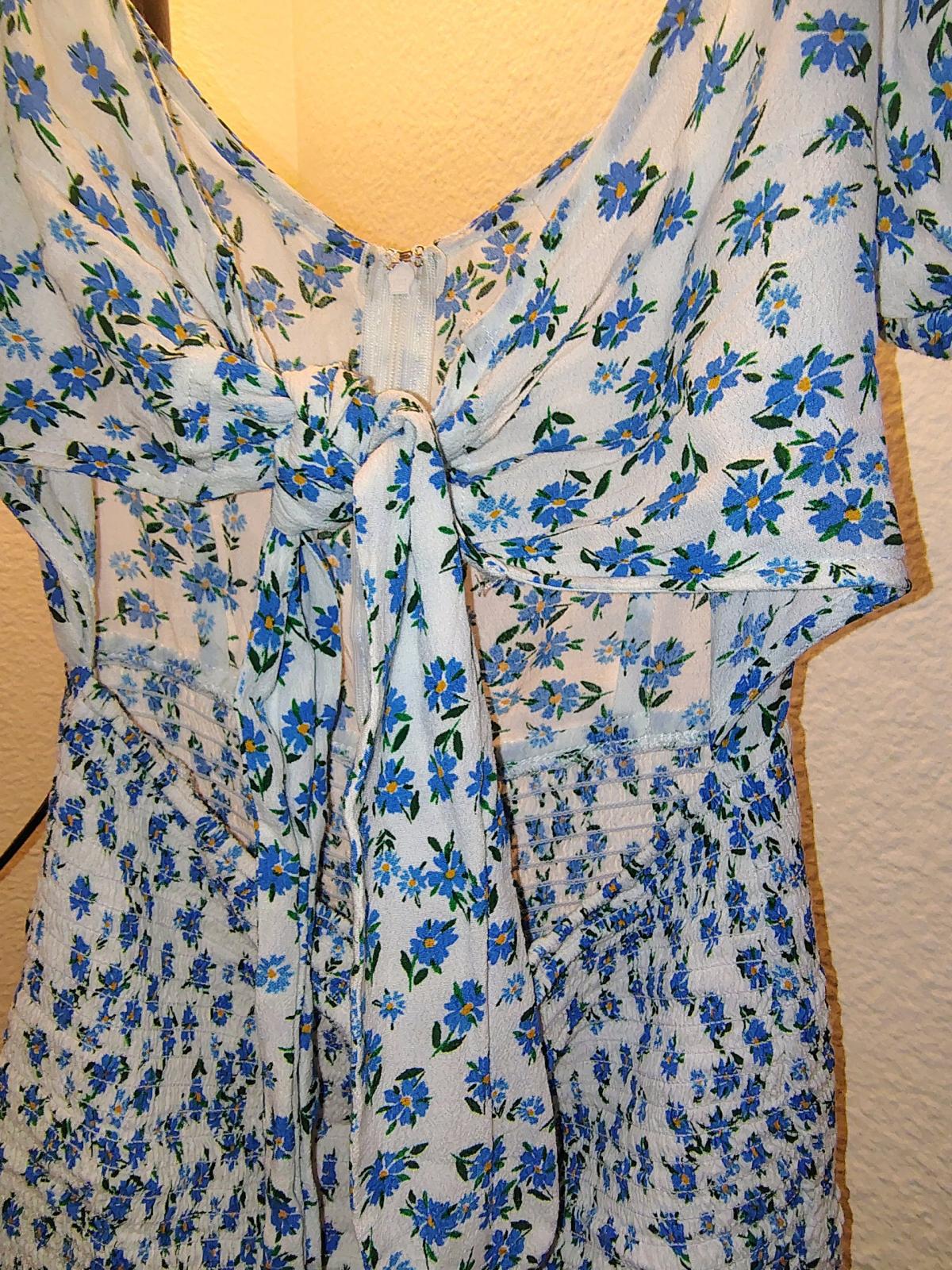 Floral print Summer Dress ties I the front - Rancho Santa Margarita, California - FleaMarketBay