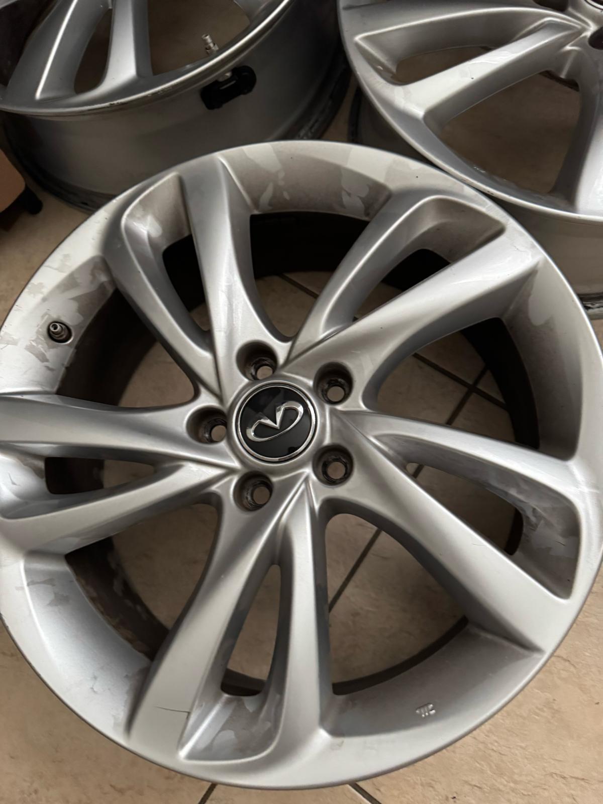 2019 Infiniti QX30 OEM Original Rims - Jensen Beach, Florida - FleaMarketBay