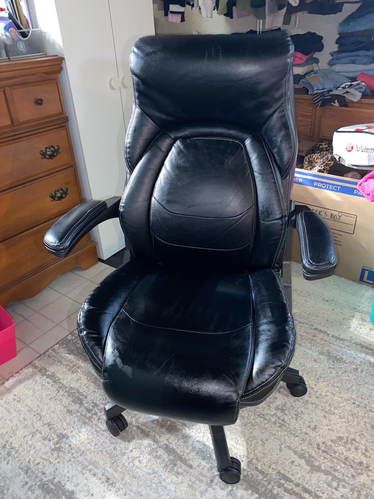 lazboy chair - Garden City, Michigan - FleaMarketBay