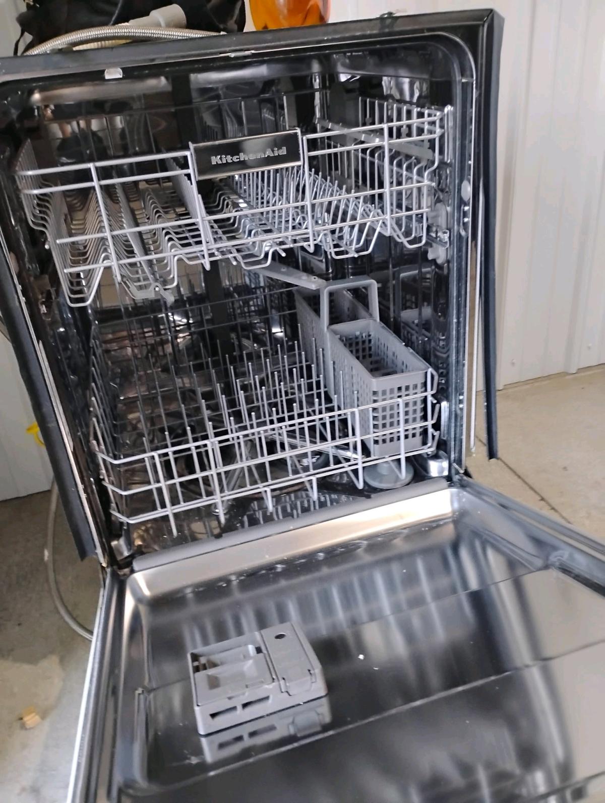 KitchenAid Dishwasher - Akron, New York - FleaMarketBay