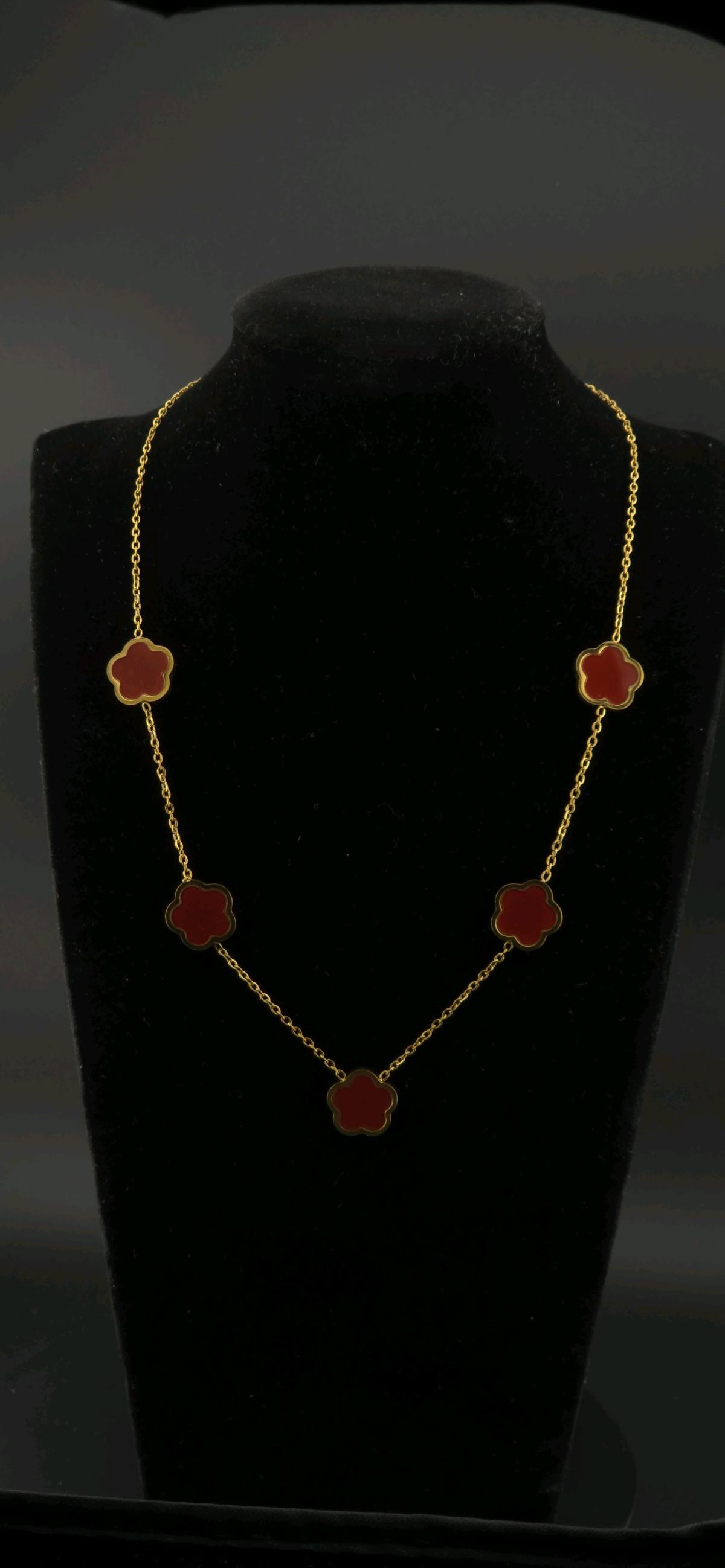 red clover stainless steel necklace 18 k plated - Saugus, Massachusetts - FleaMarketBay