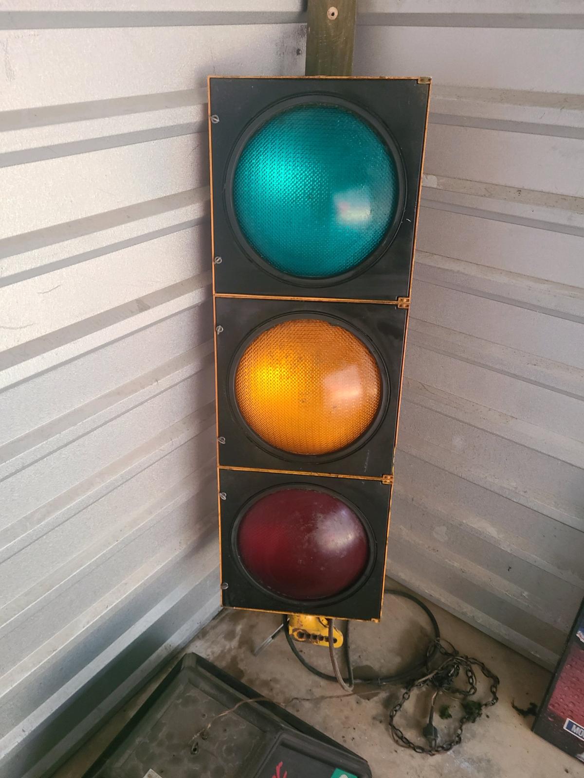 red light - Elberton, Georgia - FleaMarketBay