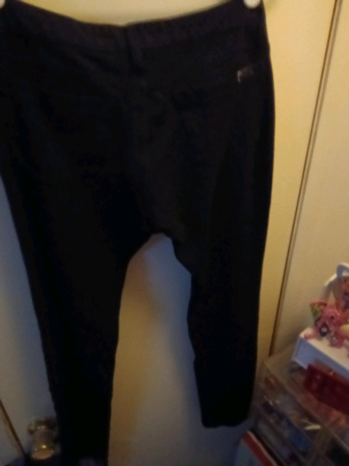 GUESS SKINNY LEG PANTS - Damascus, Oregon - FleaMarketBay