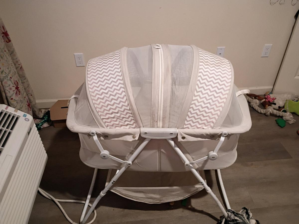 baby bassinet its brand new - Fresno, California - FleaMarketBay