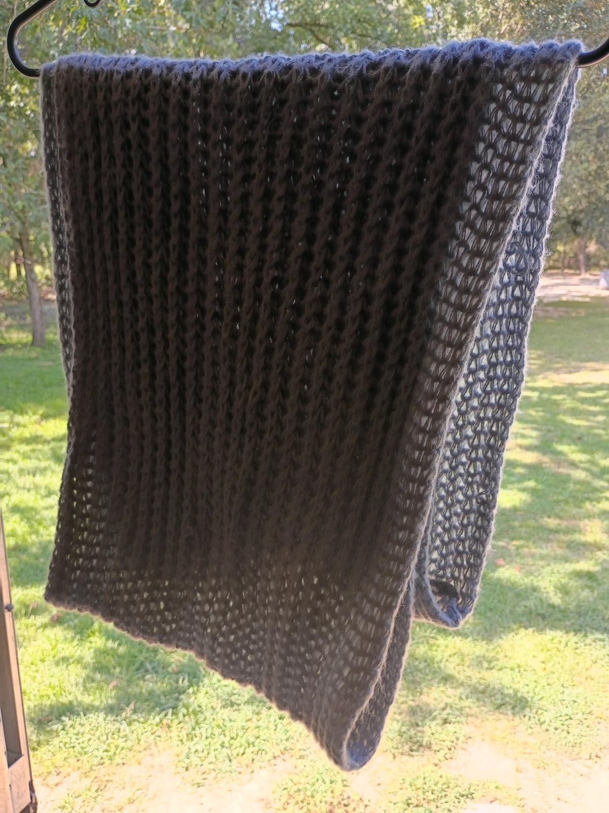 A Thick Womans  New Blue  Scarf - Swansea, South Carolina - FleaMarketBay