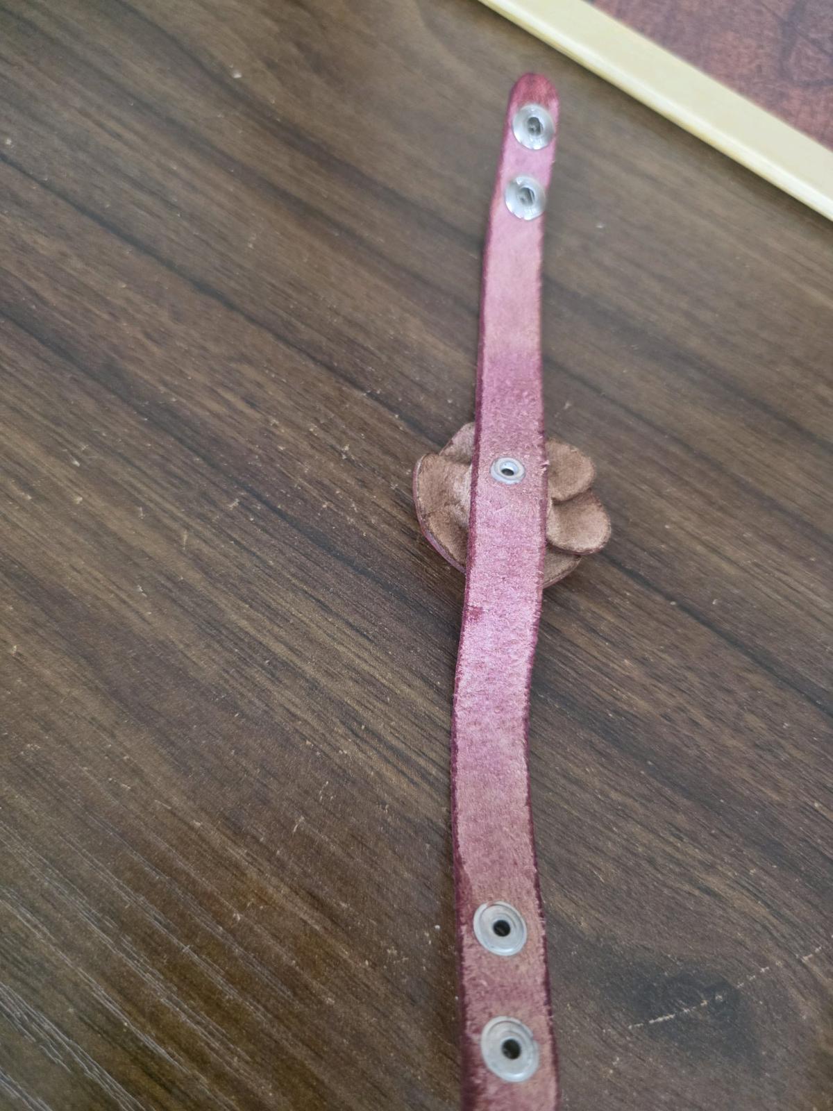 Beautiful Leather Bracelet Women Floral  Snap Adjustable 7 R - Orem, Utah - FleaMarketBay