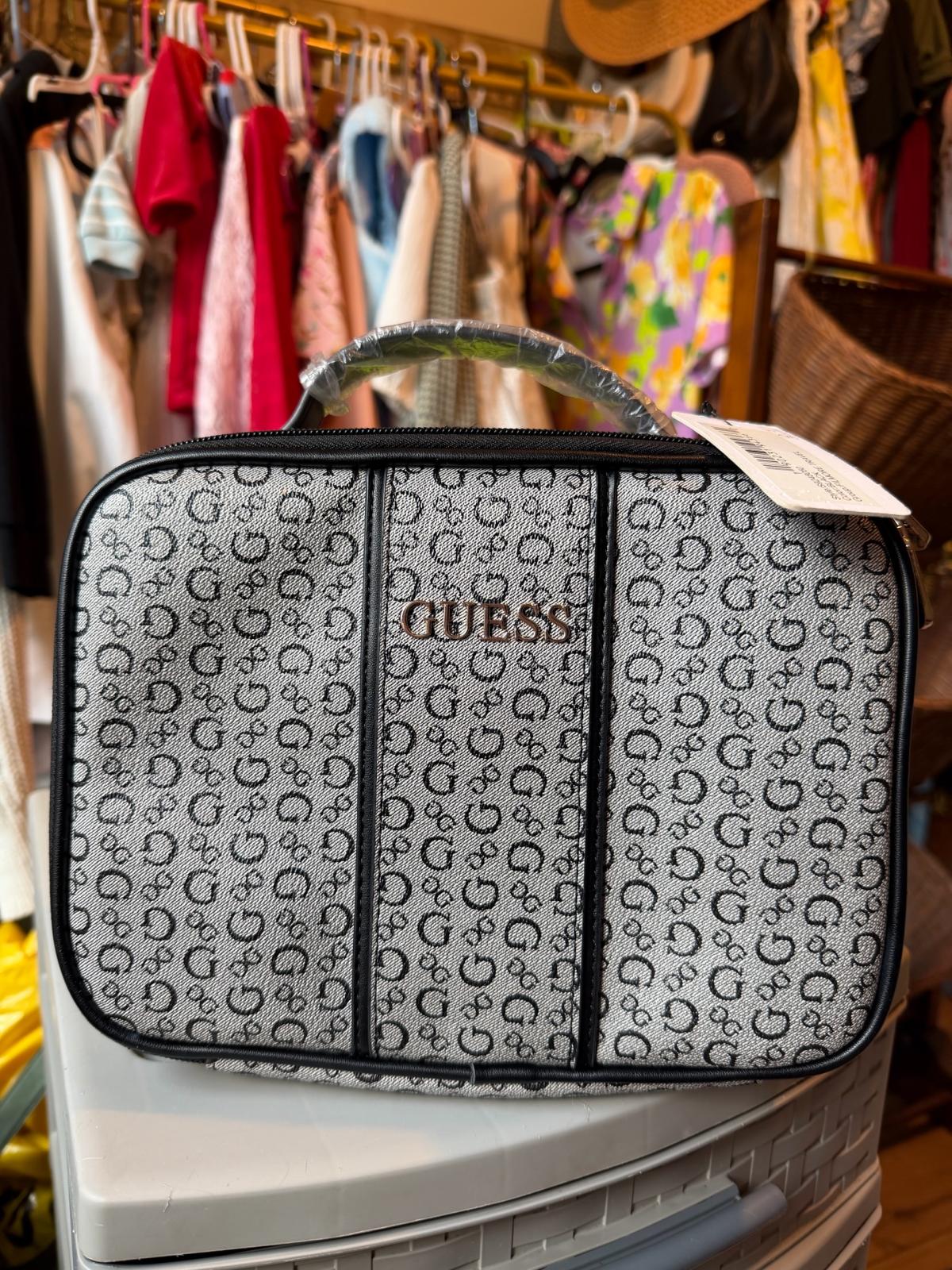 Guess make up Bag - Canton, Georgia - FleaMarketBay