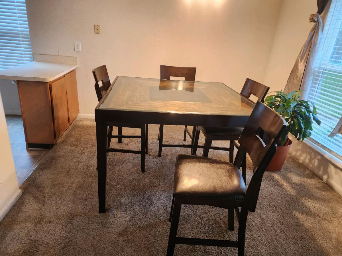 dinning table with glass top and four matching chairs - Virginia Beach, Virginia - FleaMarketBay