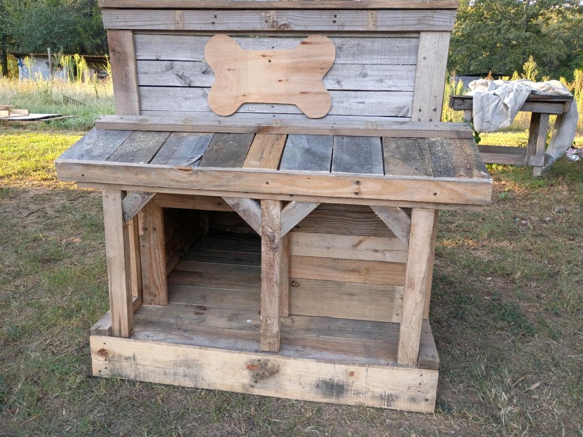 Western style dog house - Pangburn, Arkansas - FleaMarketBay