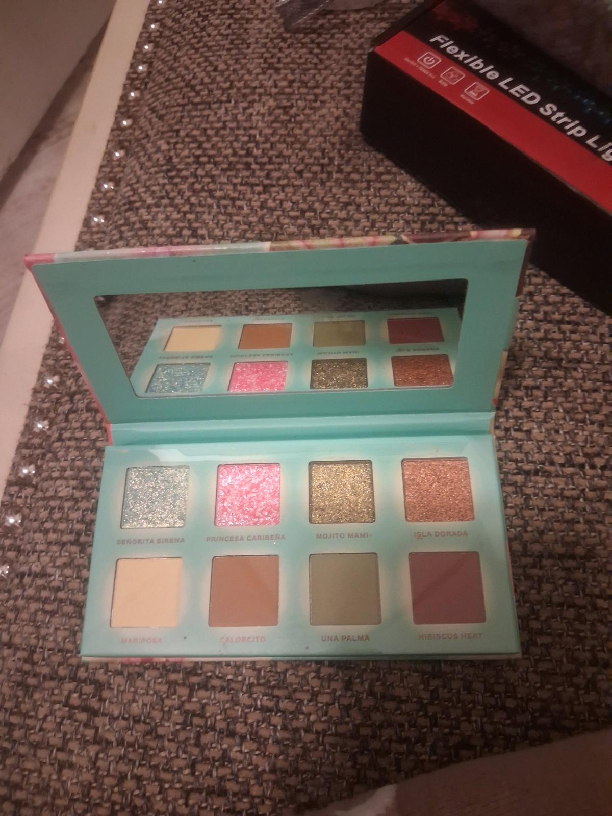 Eye shadow palette - Erie, Pennsylvania - FleaMarketBay