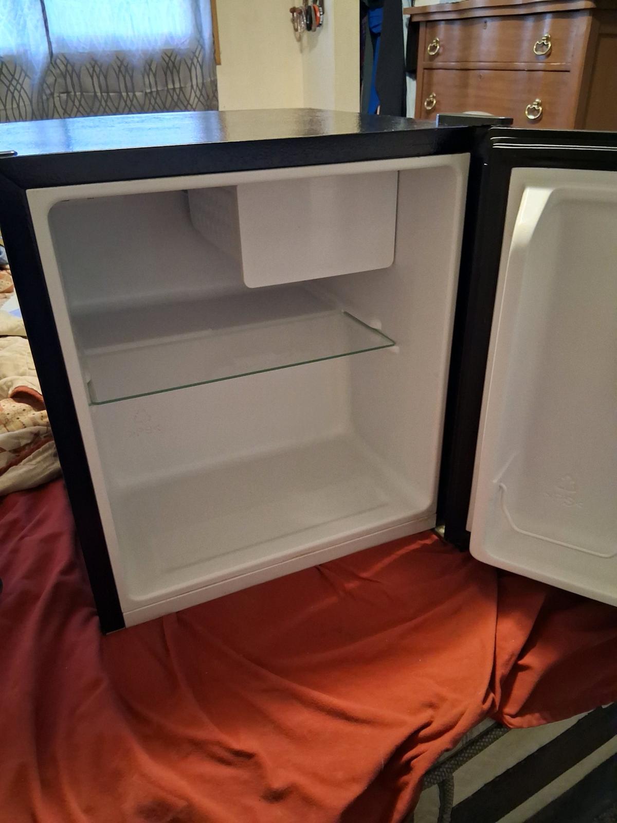 Mini Fridge - Chillicothe, Ohio - FleaMarketBay