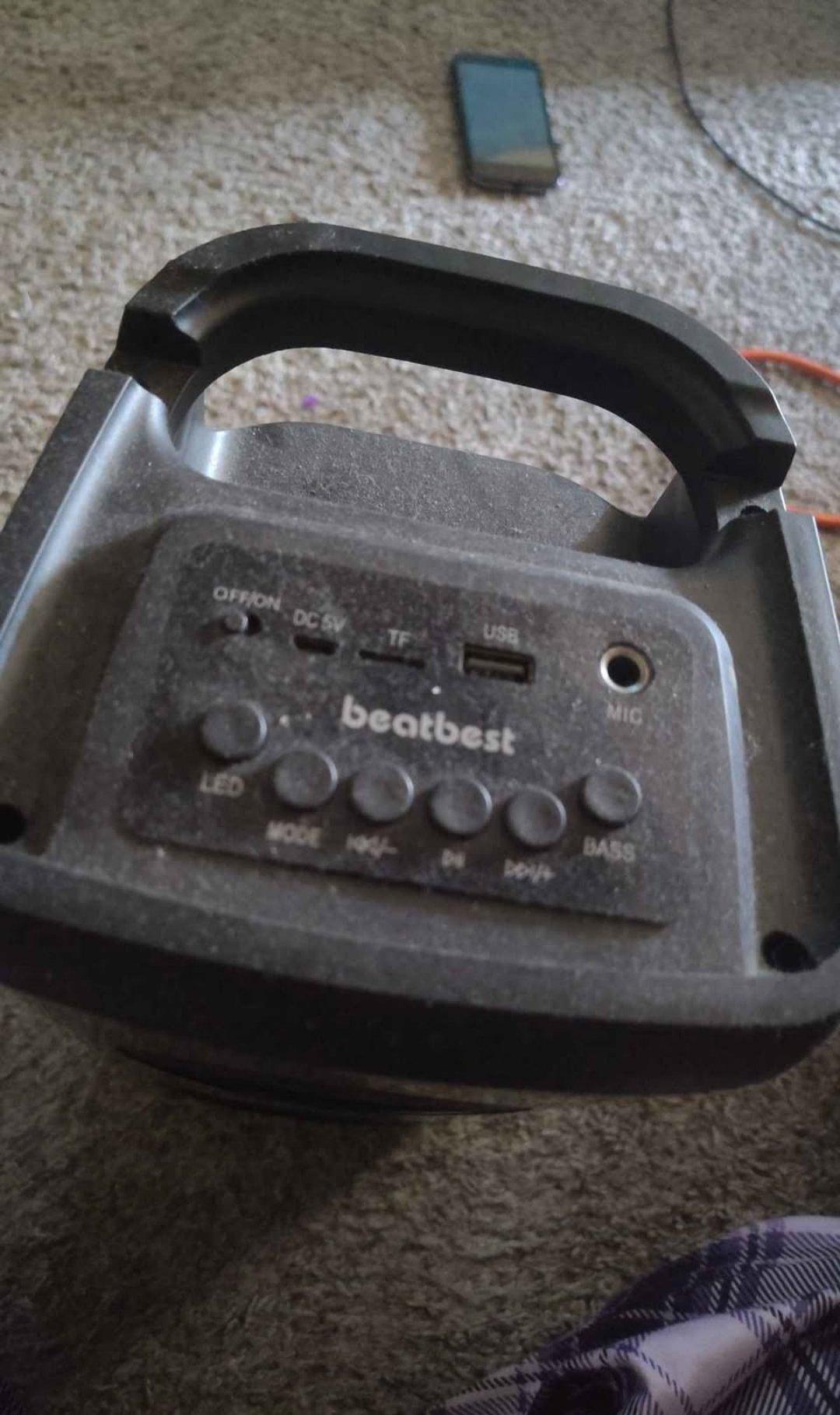 Bluetooth Speaker Read description - Hutchinson, Kansas - FleaMarketBay
