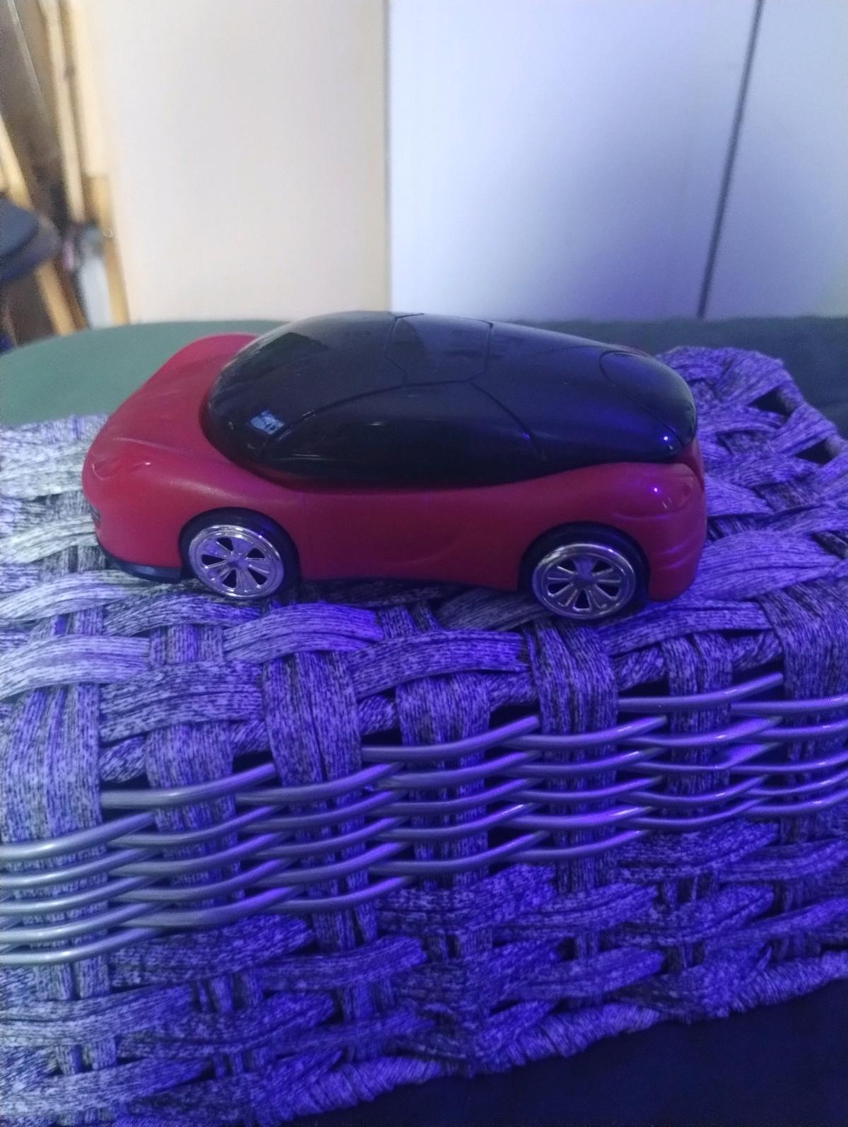 RED SPORTS CAR MOBILE PHONE REMOTE CONTROL HOLDER - Damascus, Oregon - FleaMarketBay