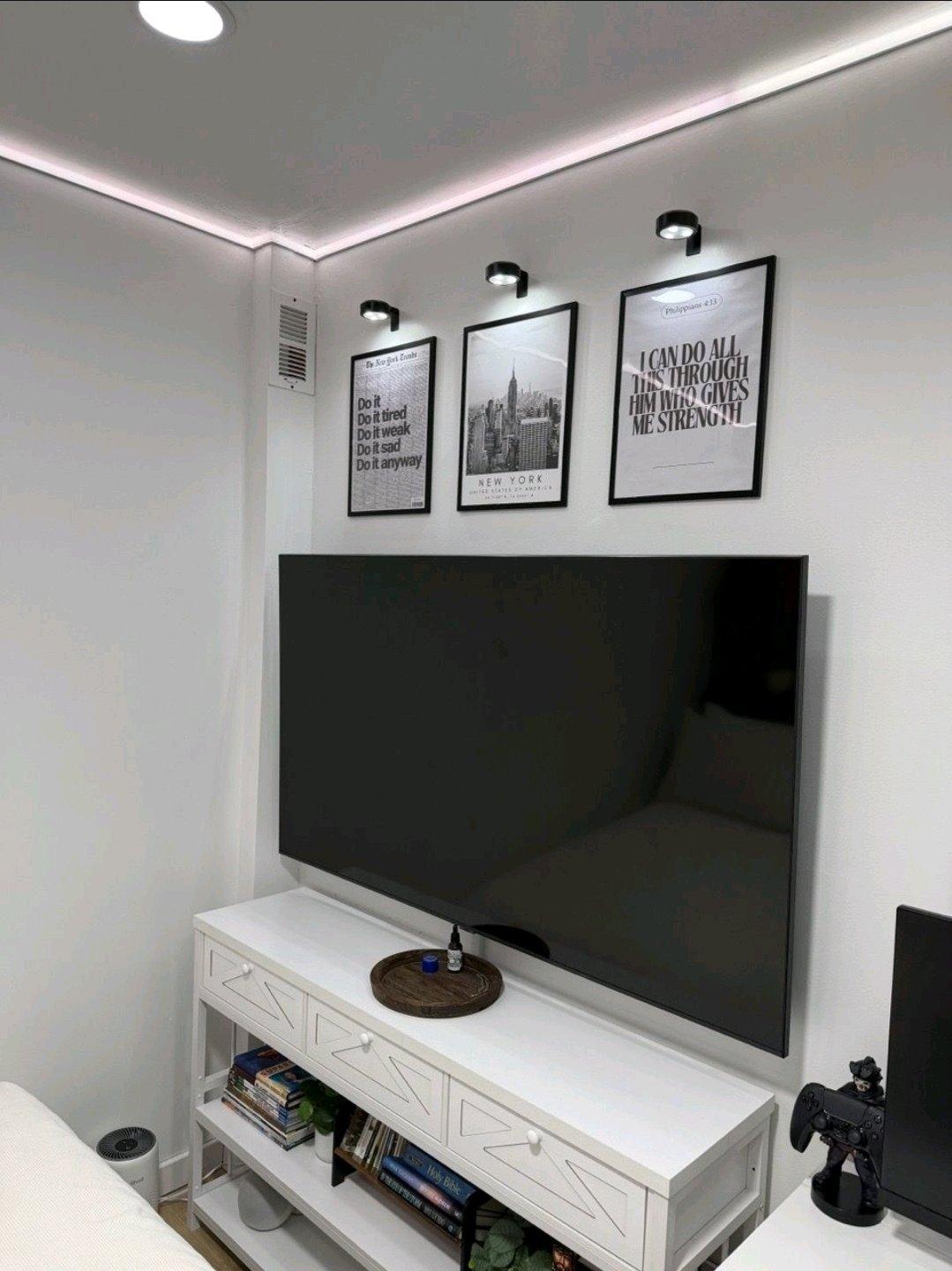 Large Flat Screen TV Wall Mounted - Brooklyn, New York - FleaMarketBay