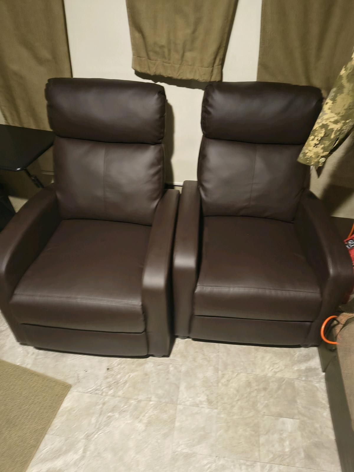 two recliner chairs - Abilene, Texas - FleaMarketBay