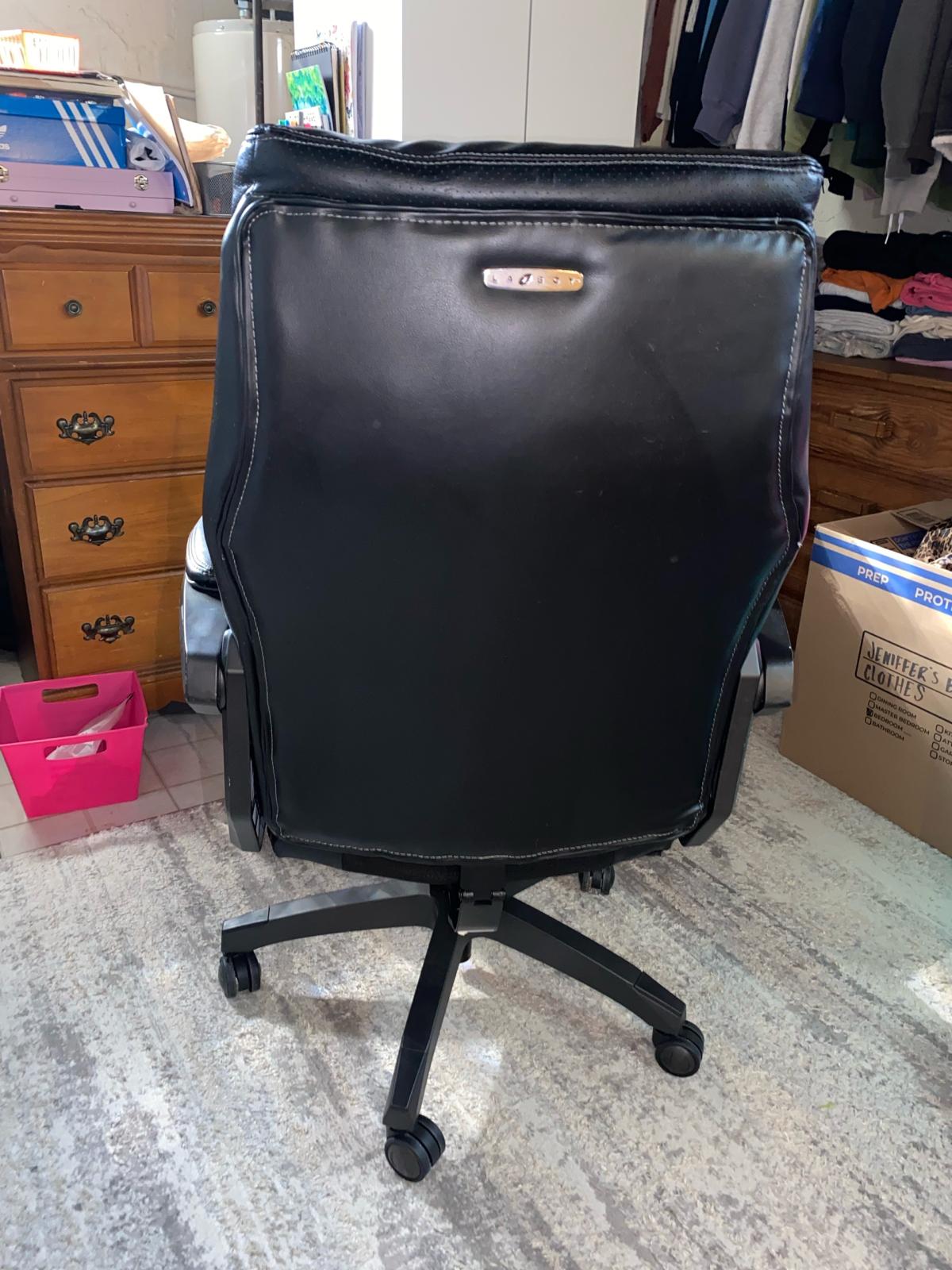 lazboy chair - Garden City, Michigan - FleaMarketBay