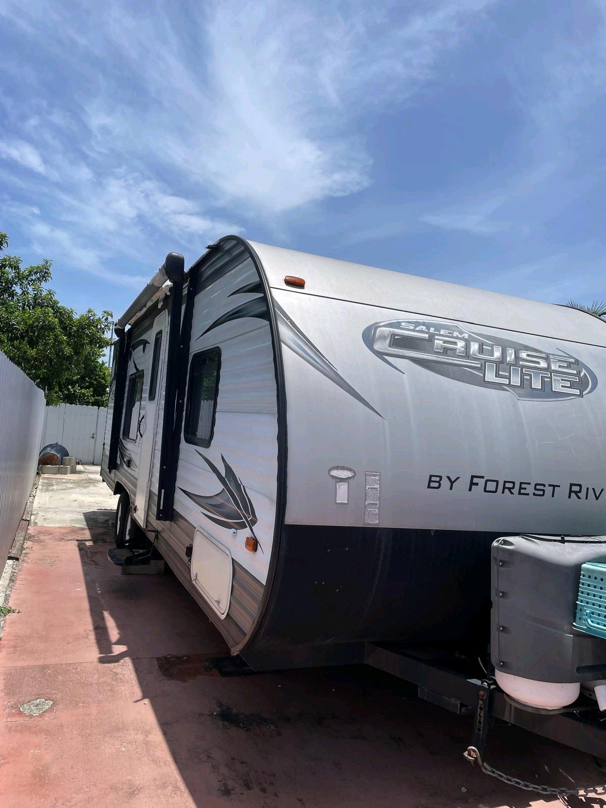 Rdnt trailer to live - Miami, Florida - FleaMarketBay