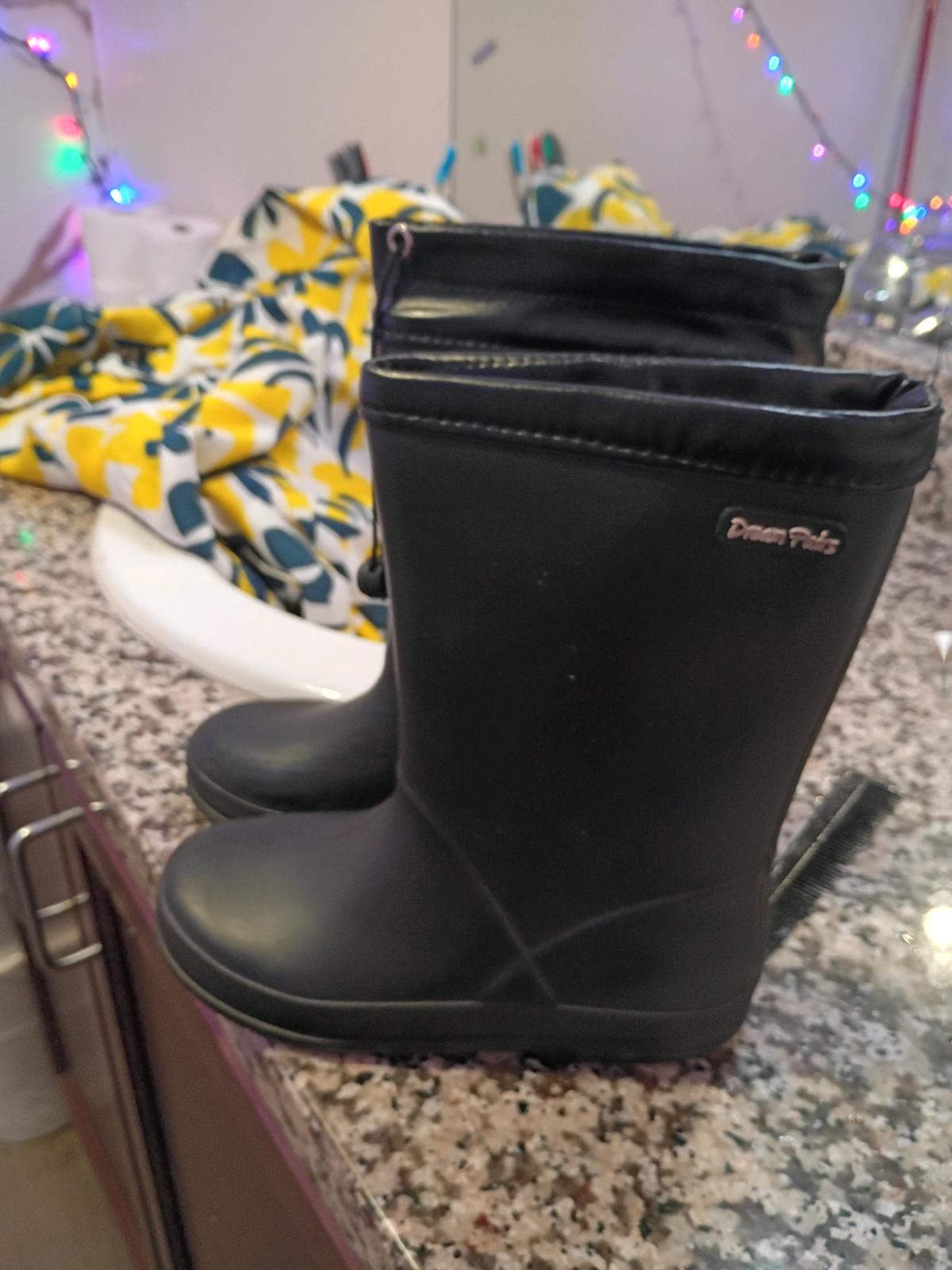 kids rain boots - Fresno, California - FleaMarketBay