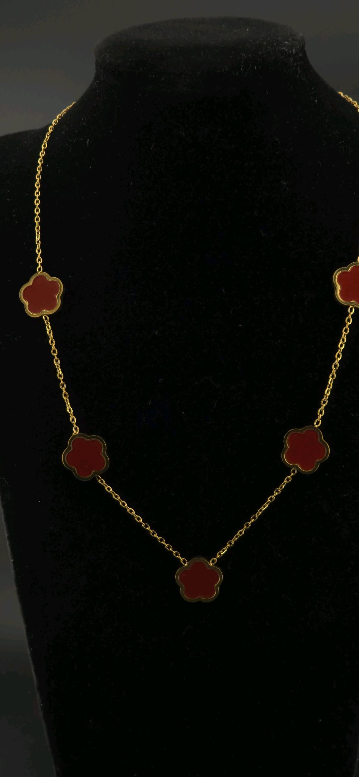 red clover stainless steel necklace 18 k plated - Saugus, Massachusetts - FleaMarketBay