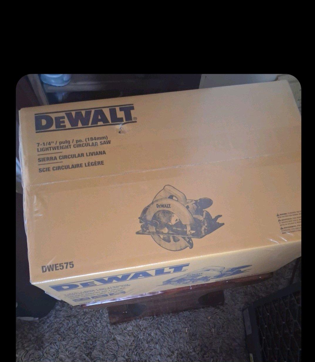 De WALT CIRCULAR SAW - Dublin, California - FleaMarketBay