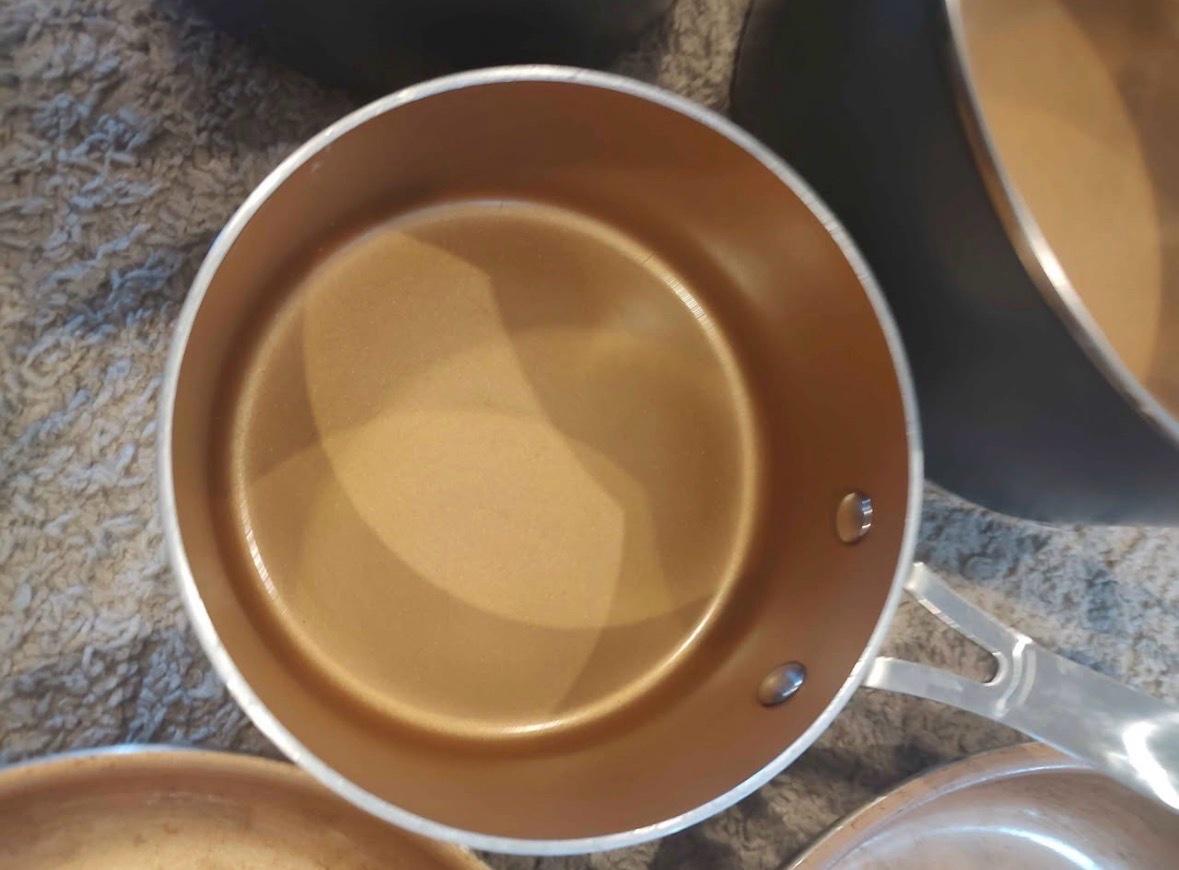 Gold pot set good condition - Addieville, Illinois - FleaMarketBay