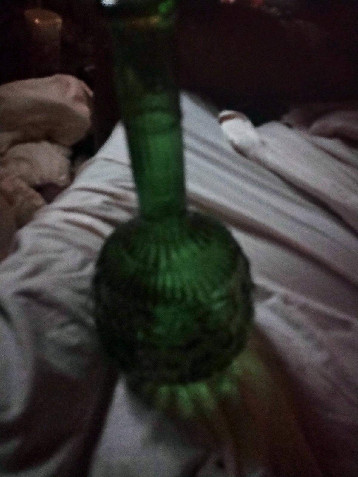 green glassware vase very beautiful with designs - Anderson, Indiana - FleaMarketBay