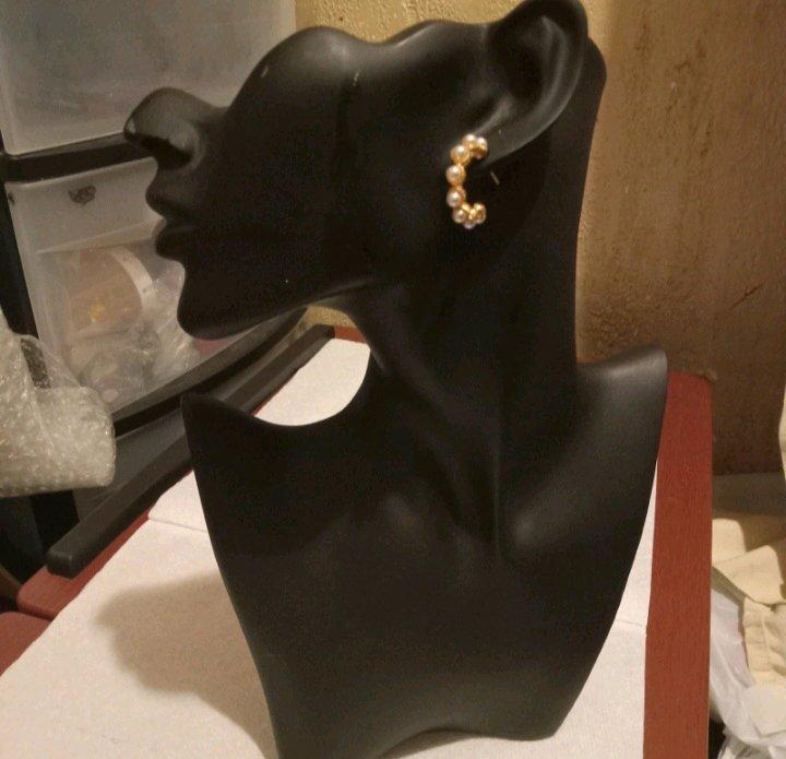 gold tone earrings - Ogden, Utah - FleaMarketBay
