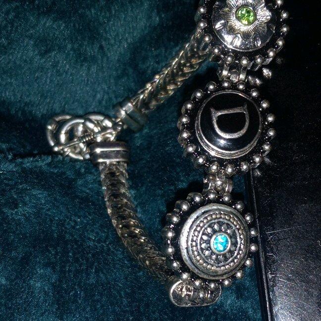 old bracelet not used just sat in my jewelry bag - Kansas City, Kansas - FleaMarketBay