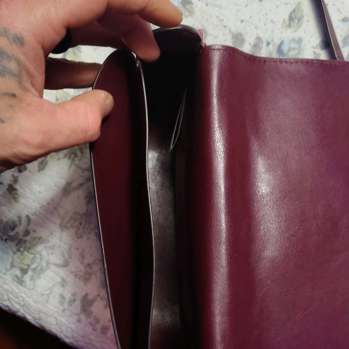 Kate Spade purse its like new perfect condition - Fountaintown, Indiana - FleaMarketBay