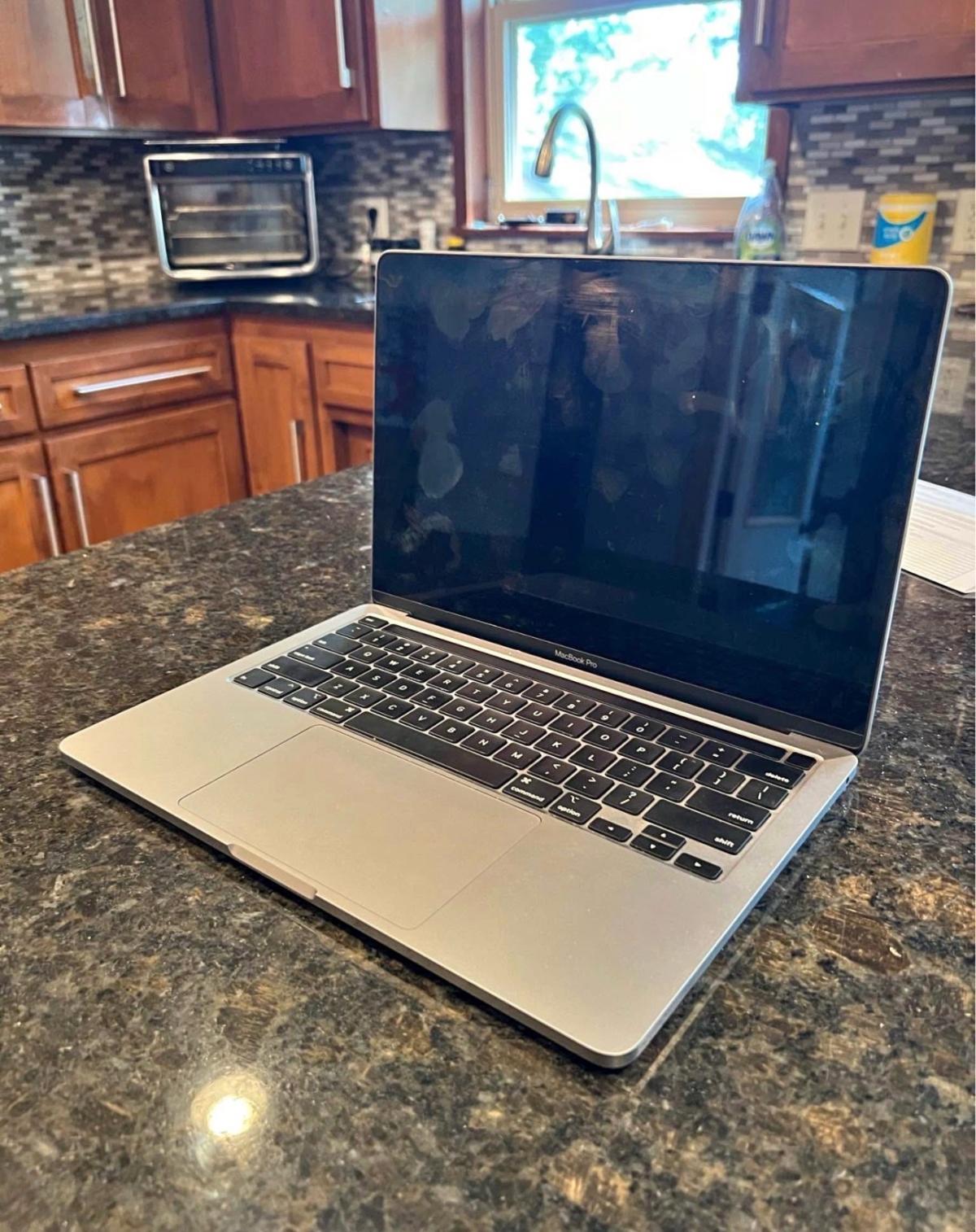 MacBook Pro working properly - Adelanto, California - FleaMarketBay