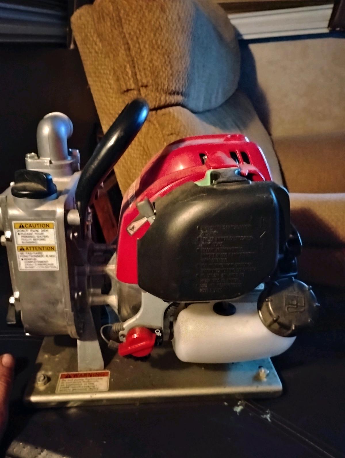 Honda wx10 4 stroke water pump 32 gallons a min - Batesville, Arkansas - FleaMarketBay