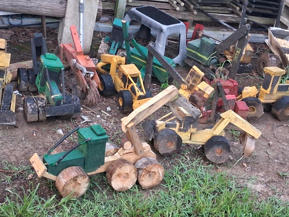 handmade wooden models - Mount Gilead, North Carolina - FleaMarketBay