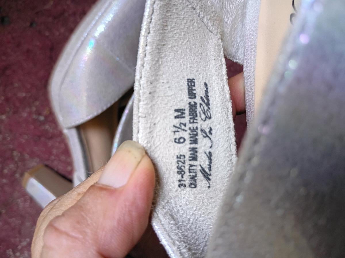 A Nice Womens Pair of Silver Glittery Short Heels - Swansea, South Carolina - FleaMarketBay